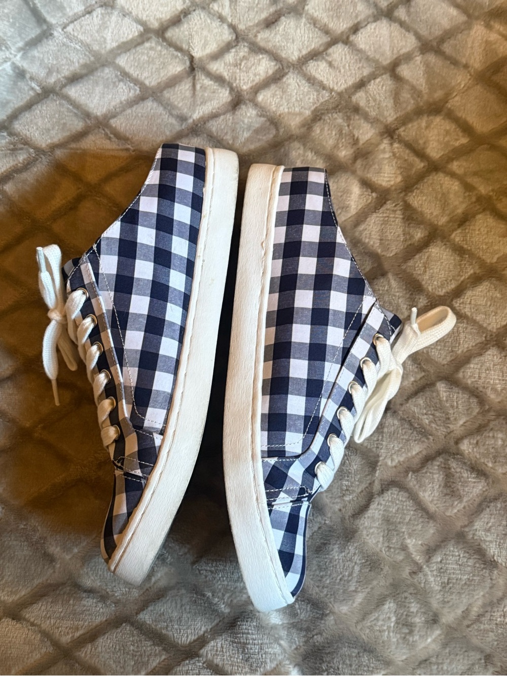Size 9.5 Betsey Johnson Navy White Gingham Jeweled Bee Daisy Embroidered Sneaker - Picture 7 of 8